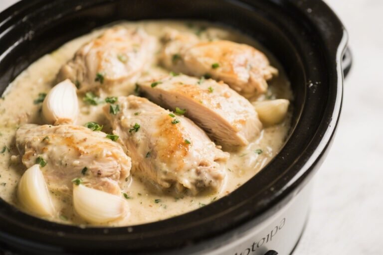 Keto Crockpot Creamy Garlic Chicken – Comforting, Low-Carb, and Effortless